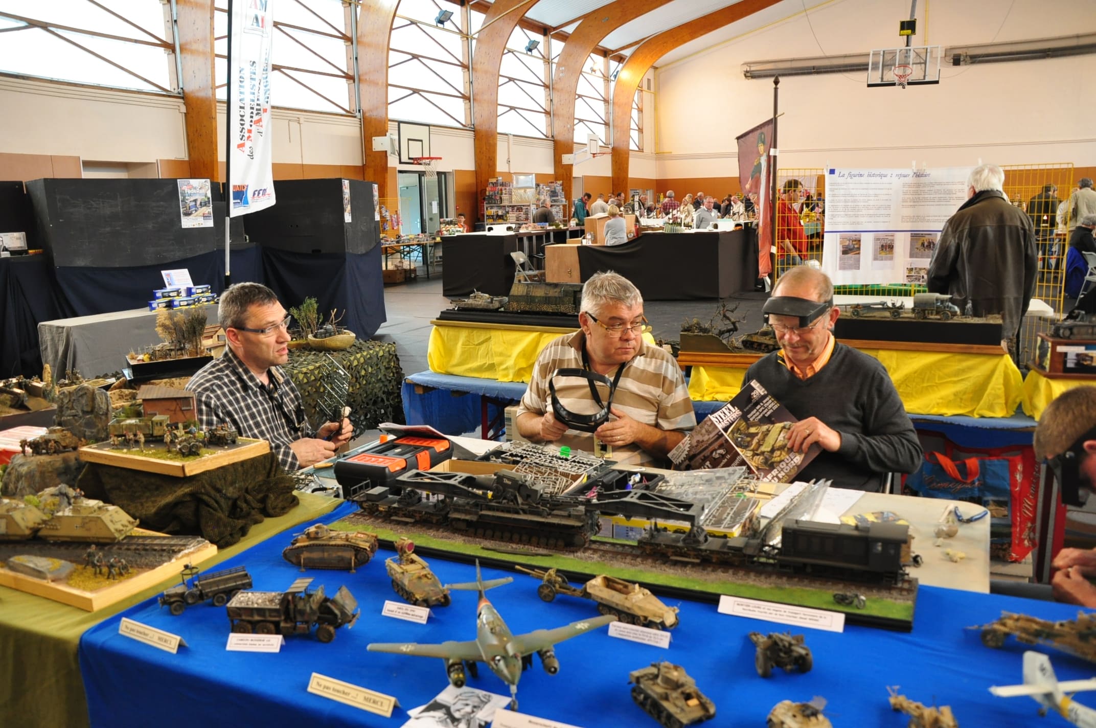 Salon de la maquette 2015 Cuffies véhicules militaires